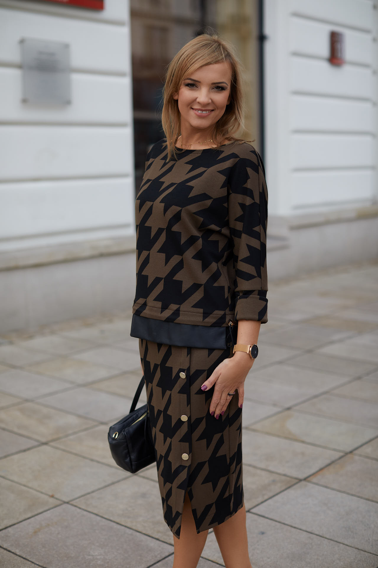 Kobiecy dzianinowy komplet bluza + spódnica wzór pepitka