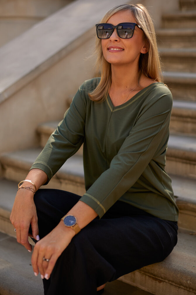 Klasyczna bluzka z opadającym rękawem