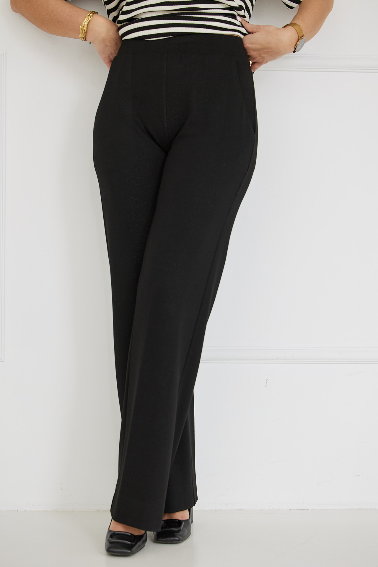 Elegant flared trousers with a herringbone pattern