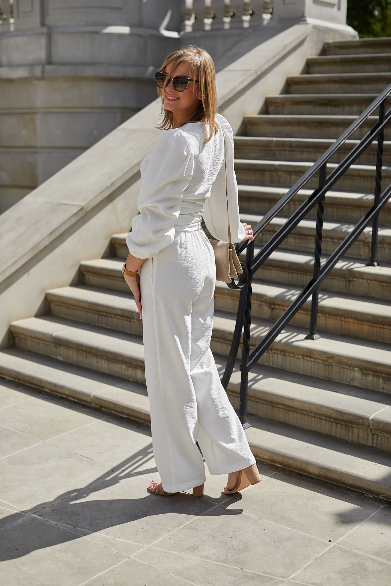 Set (blouse + trousers) made of natural fabric, cream