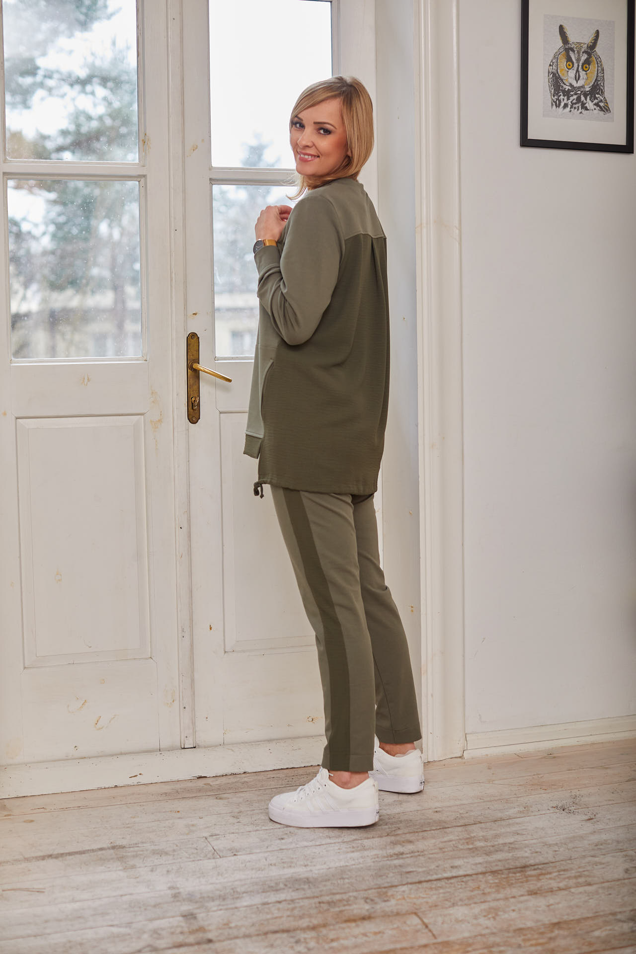 Komplet dresowy z łączonych tkanin, bluza + spodnie z lampasem