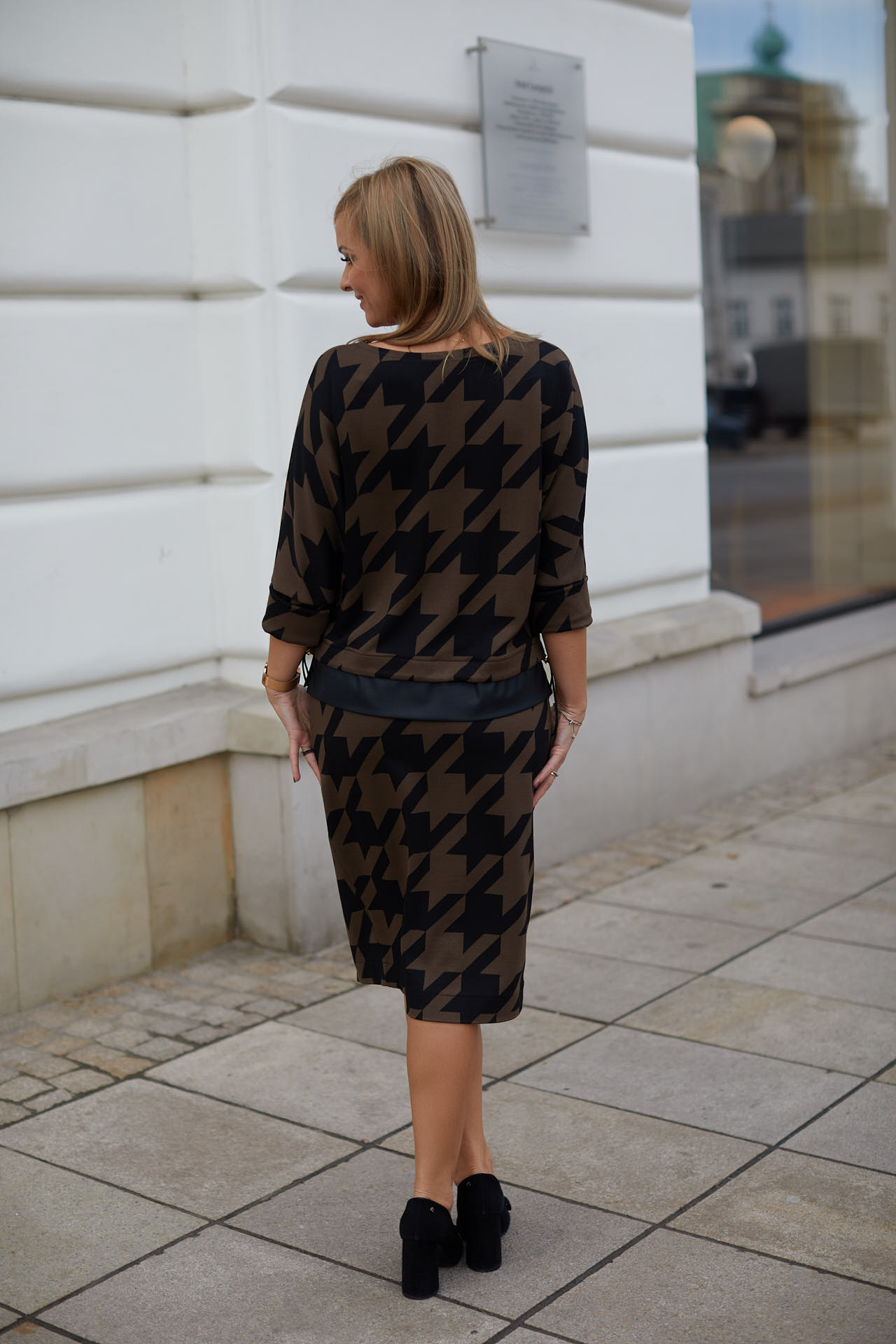 Kobiecy dzianinowy komplet bluza + spódnica wzór pepitka