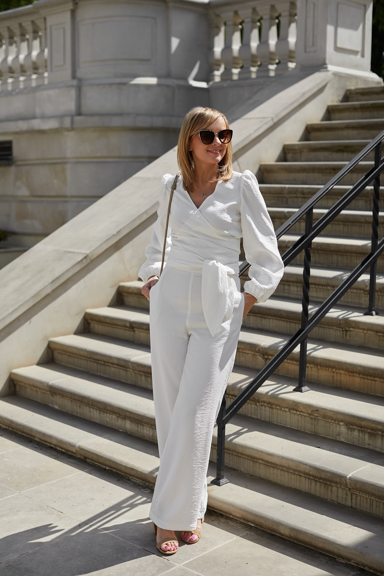 Set (blouse + trousers) made of natural fabric, cream