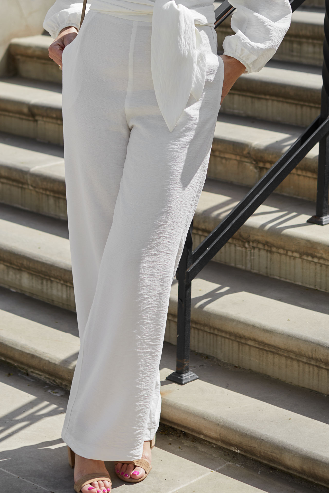 Set (blouse + trousers) made of natural fabric, cream