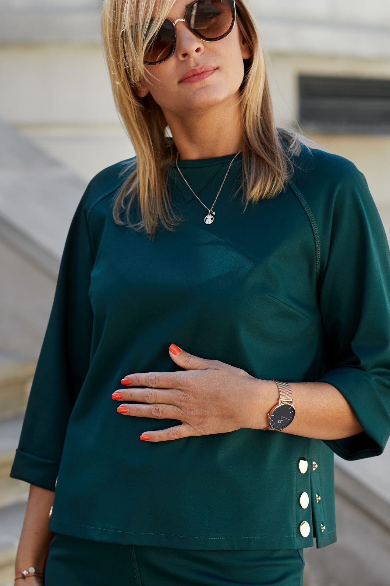 Butelkowy komplet damski ze złotymi napami (bluza+spódnica)