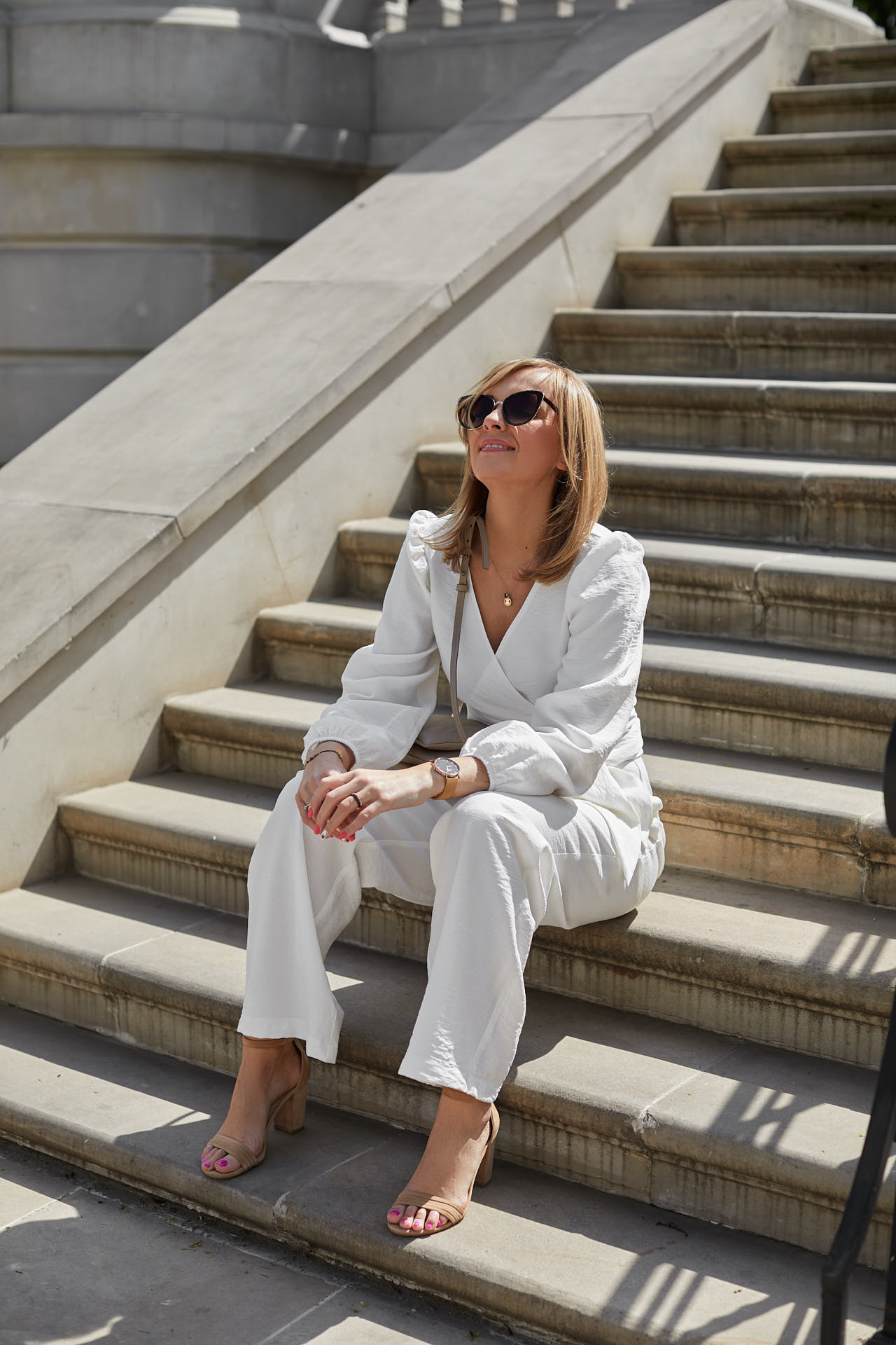 Set (blouse + trousers) made of natural fabric, cream